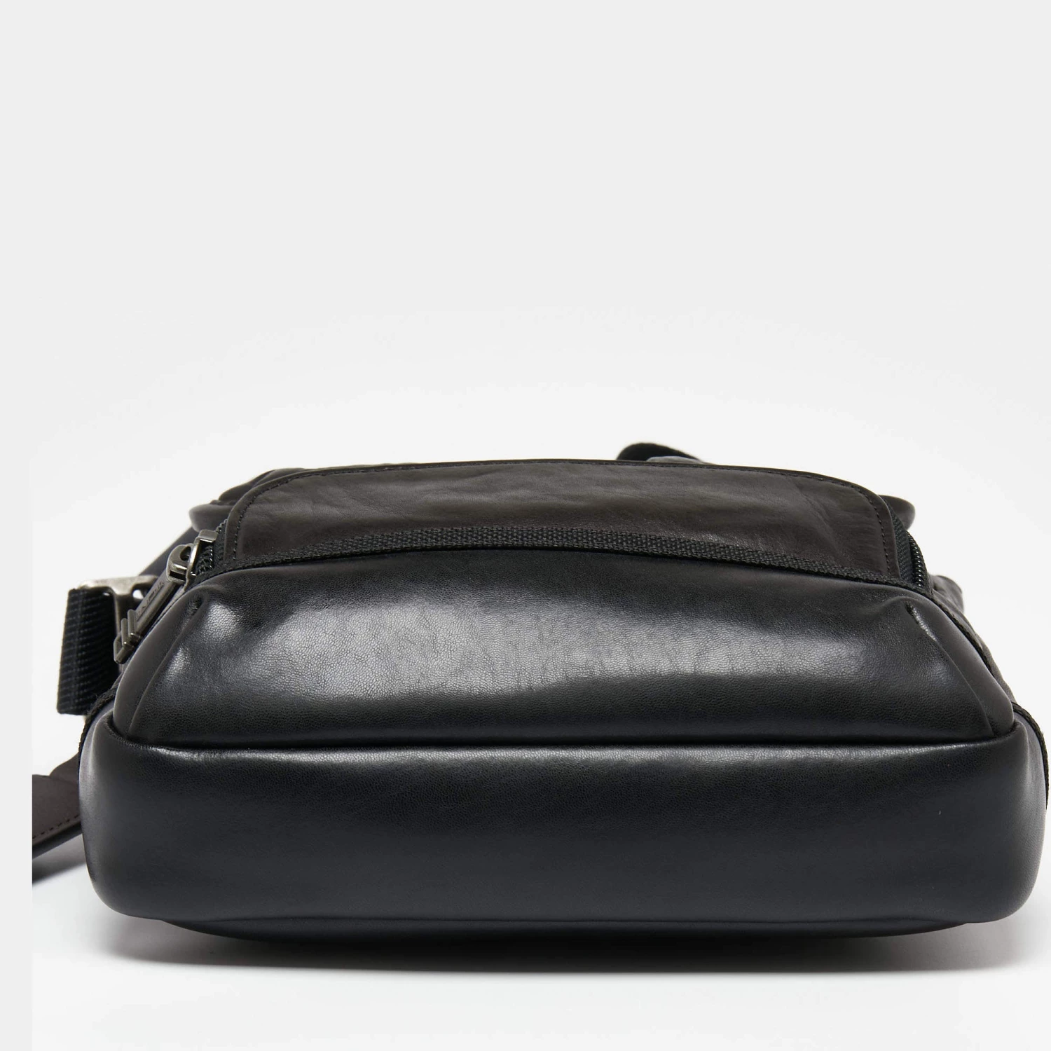 TUMI Black Leather Alpha Bravo Barstow Messenger Bag For Men - Image 6