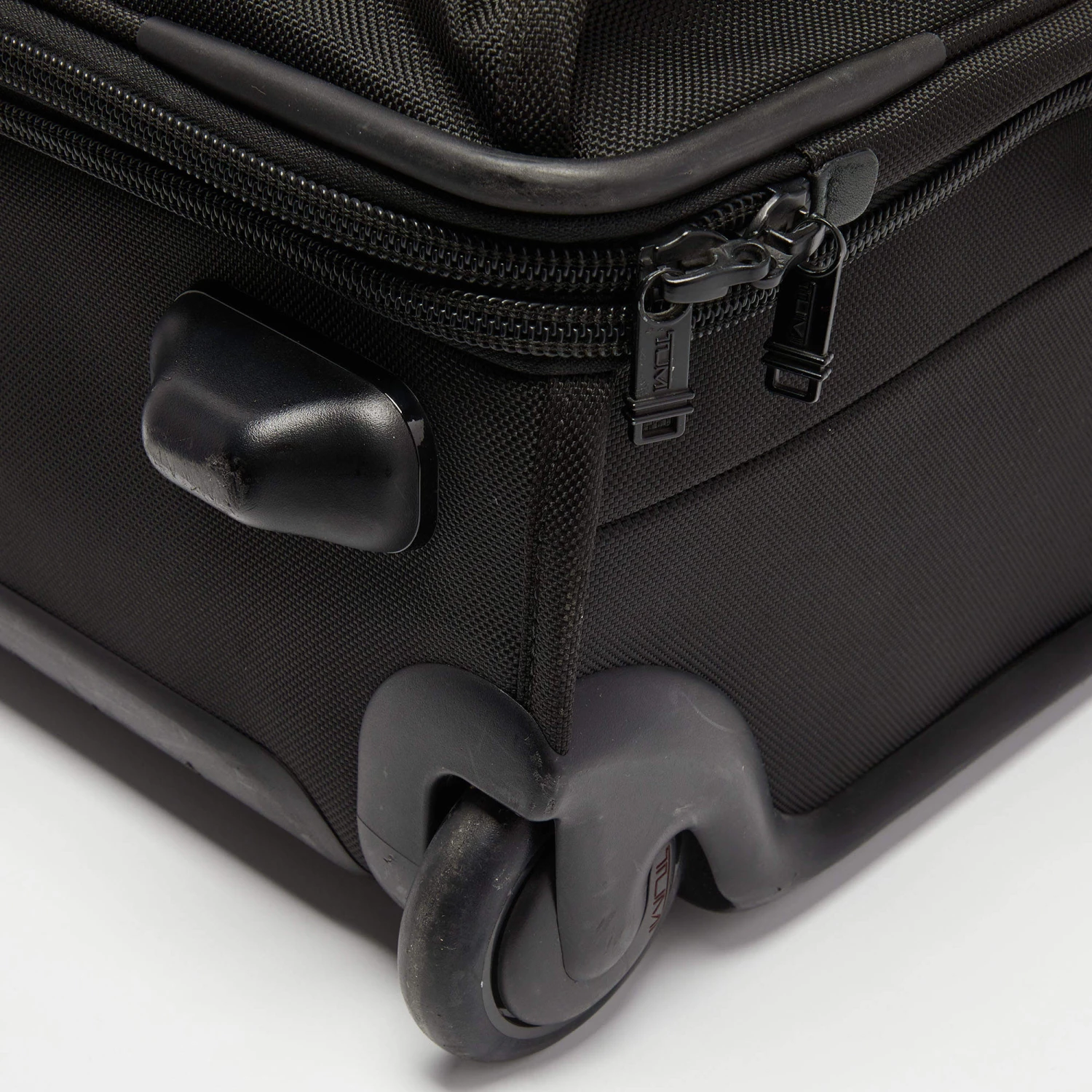 TUMI Black Nylon Alpha 2 Continental Carry On Suitcase For Men - Image 15